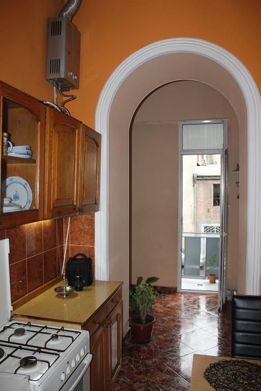 Apartment In Purtseladze Street Tbilisi ภายนอก รูปภาพ