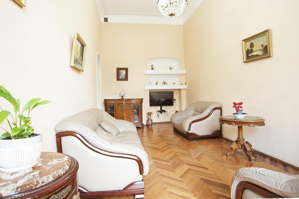 Apartment In Purtseladze Street Tbilisi ภายนอก รูปภาพ