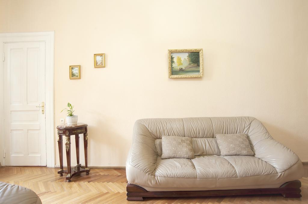 Apartment In Purtseladze Street Tbilisi ภายนอก รูปภาพ