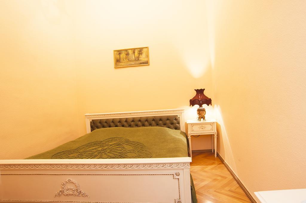 Apartment In Purtseladze Street Tbilisi ภายนอก รูปภาพ