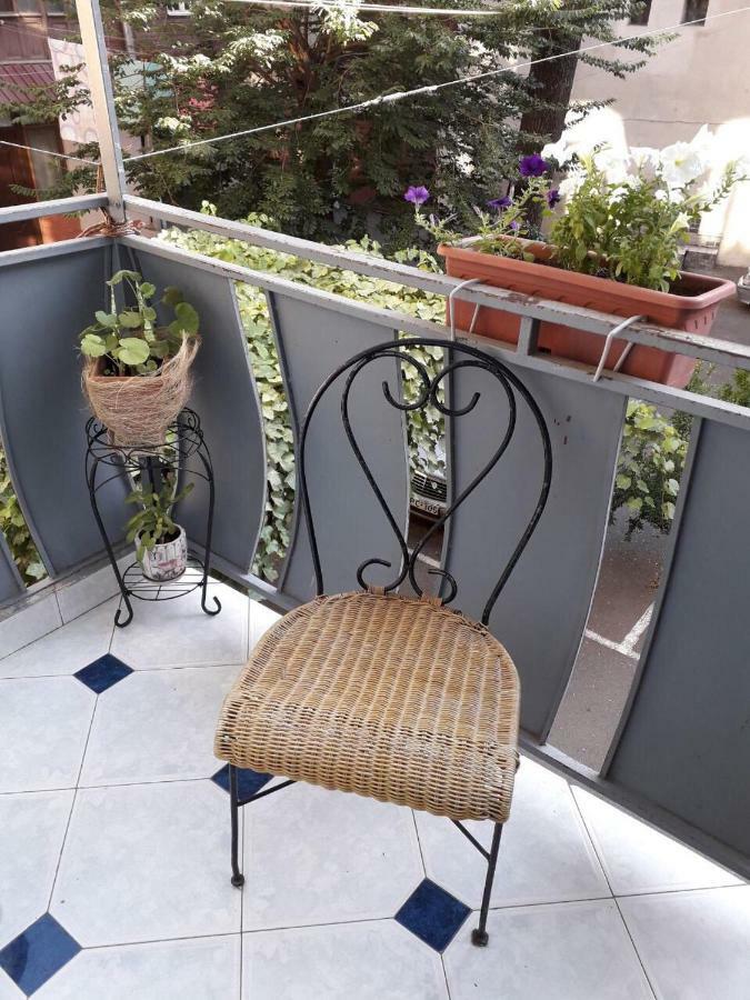 Apartment In Purtseladze Street Tbilisi ภายนอก รูปภาพ